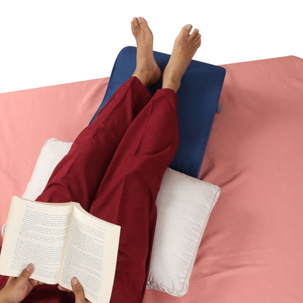 orthopedic leg elevation pillow for reducing heaviness and restless legs at night